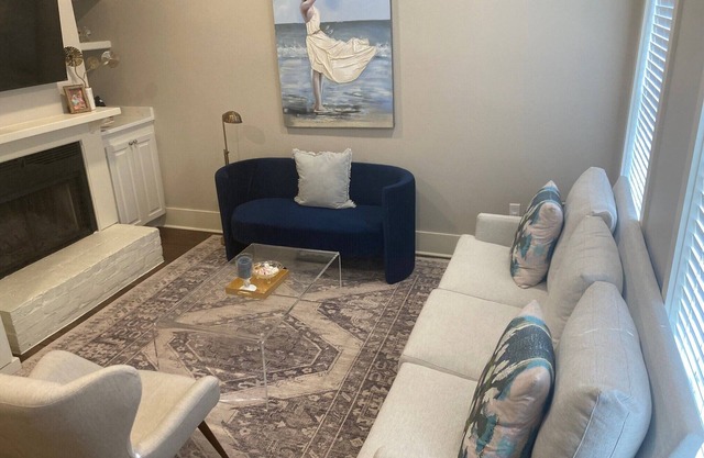 Charming 2-bedroom condo with WiFi, AC in cool Baton Rouge