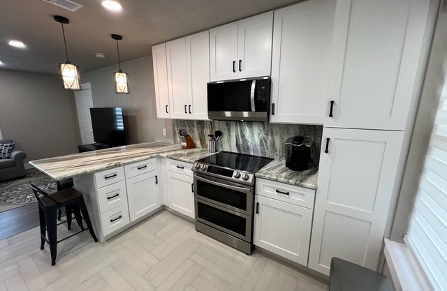 Charming 2-bedroom condo with AC and WiFi in phenomenal Fort Worth!