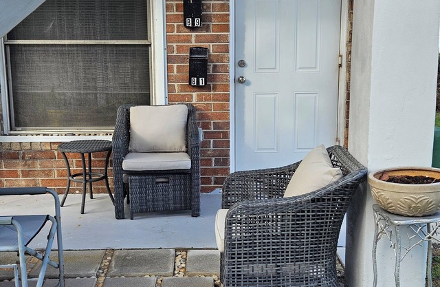 Charming 2-bedroom condo in delightful Titusville wth WiFi AC, pool laundry room