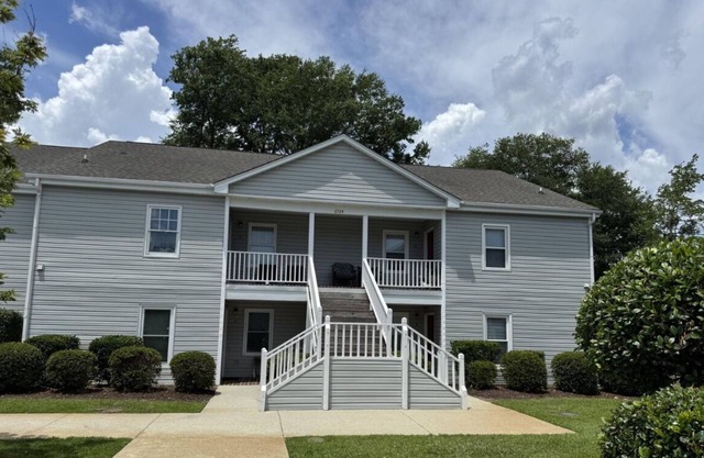 Charming 2-bedroom condo in tranquil Wilmington for 30+ day stays