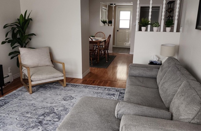 Charming 2-bedroom bungalow in awesome Corner Brook with WiFi, AC