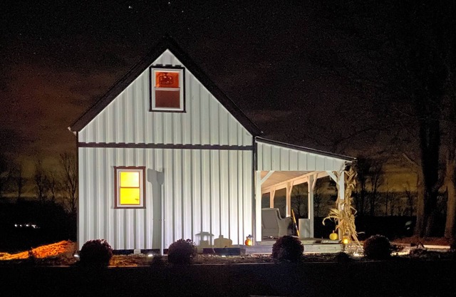 Charming 2-bedroom cabin minutes from Sacandaga Lake and Saratoga Springs