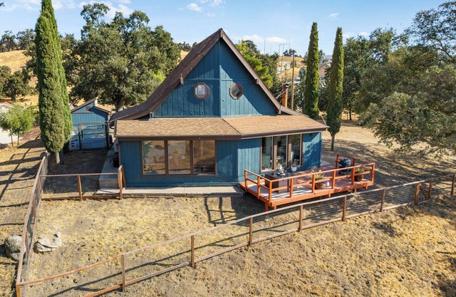 Charming 2-bedroom cabin with AC and WiFi with Incredible Views