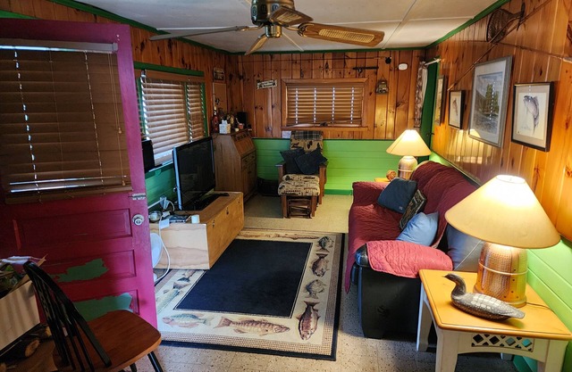 Charming 2-bedroom cabin in fabulous Norton