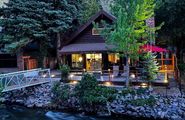 Charming 2-bedroom cabin on the Provo River