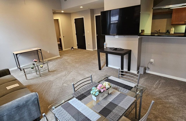 Charming 2-bedroom condo with fitness room and AC in peaceful Fed Hill,Baltimore
