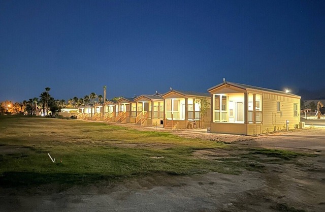 Charming 2-bedroom cottage in cool Coachella with AC, fitness room