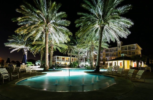 Charming 2-bedroom condo located on the Sunset Pool in Pointe West, Galveston.