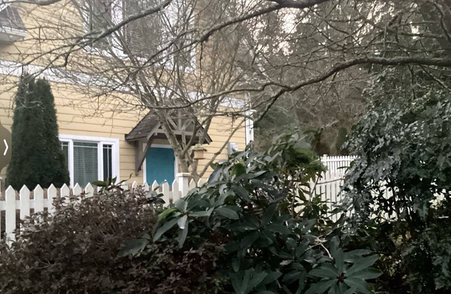 Charming 2-bedroom cottage with AC, High Speed WiFi in gorgeous Hansville.