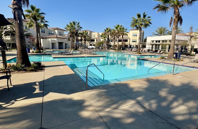 Charming 2-bedroom Condo with WiFi, AC in amazing San Diego