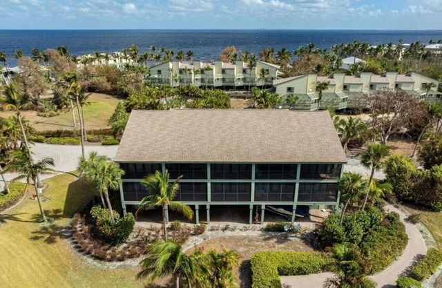 Charming 2-bedroom condo in a beautiful Bokeelia waterfront community!