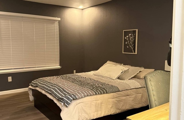 Charming 2-bedroom condo with AC and WiFi in wonderful Hercules