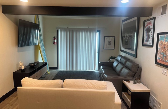 Charming 2-bedroom condo in marvelous Ventura California.