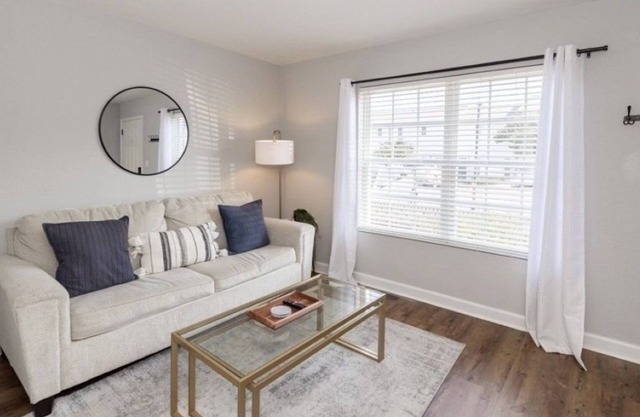 Charming 2-bedroom condo in lovely Oxford