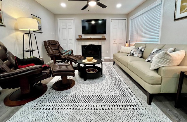 Charming 2-bedroom condo near SeaTac airport
