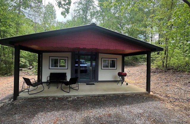 Charming 2-bedroom container house in lovely Mentone with WiFi, AC, NO PETS