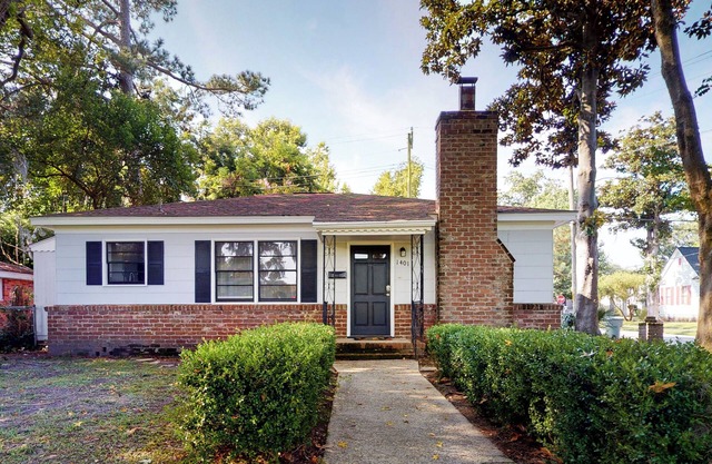 Charming 2-bedroom cottage on Daffin Park in beautiful Savannah with WiFi, AC