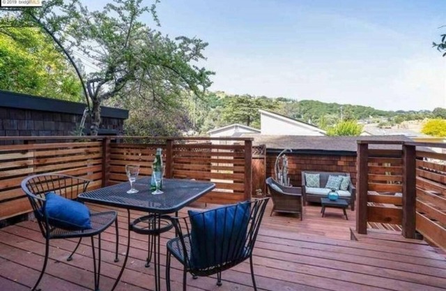 Charming 2-bedroom cottage house with natural outdoor surroundings in the hills