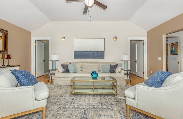 Charming 2-bedroom cottage with large deck in beautiful Accord NY.