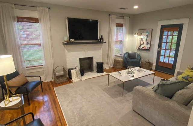 Charming 2-bedroom cottage in Tupelo with WiFi and AC