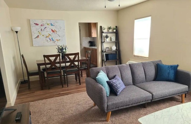 Charming 2 Bedroom cottage- with great access