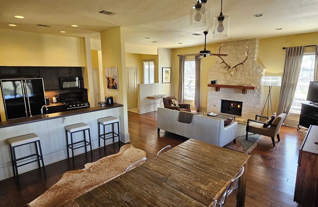 Charming 2 bedroom cottage offering stunning sunset views nestled in the Texas Hill Country.