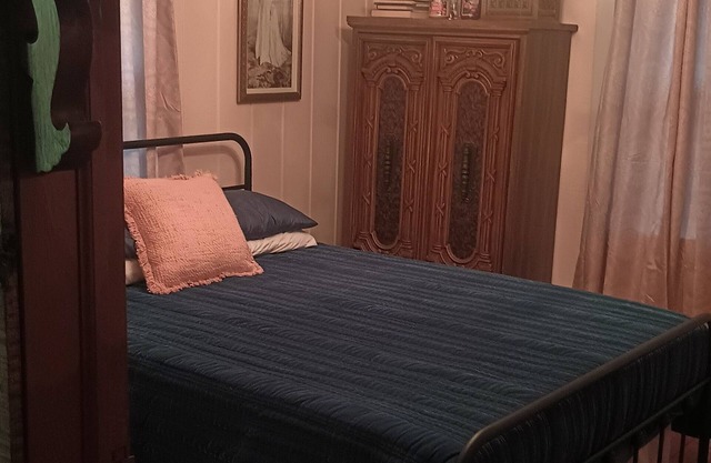 Charming 2-bedroom country house with AC, WiFi in Columbus