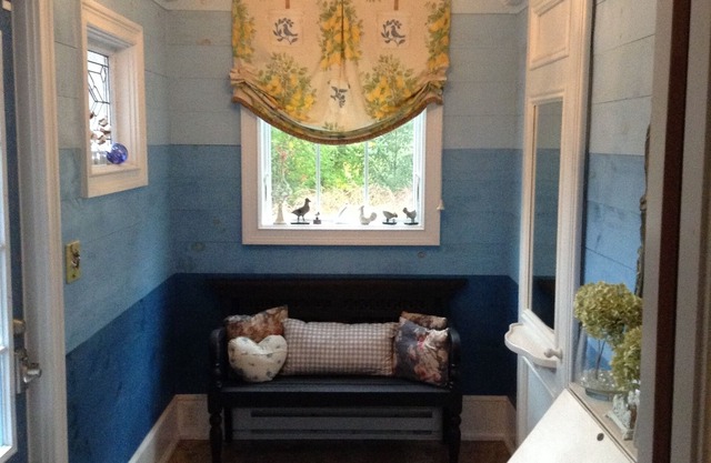 Charming 2-bedroom, cozy cottage in the quaint village of Madison, CT