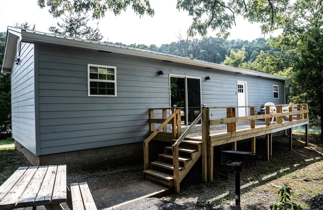 Charming 2-bedroom Duplex in Albany, KY on Dale Hollow Lake with Slip #20