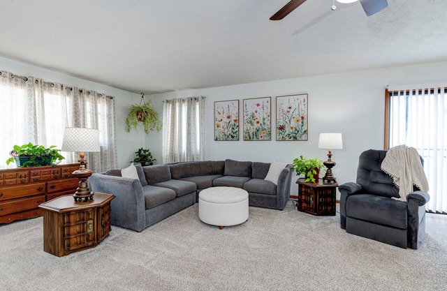 Charming 2-Bedroom Family-Friendly Farm Stay - Experience the Countryside!