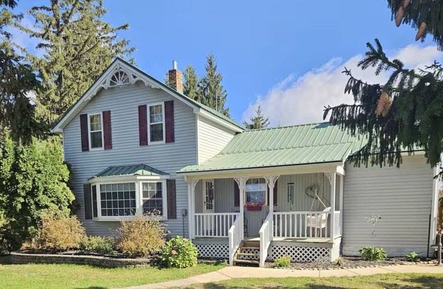 Charming 2-bedroom farmhouse with WiFi, AC in enchanting Houston