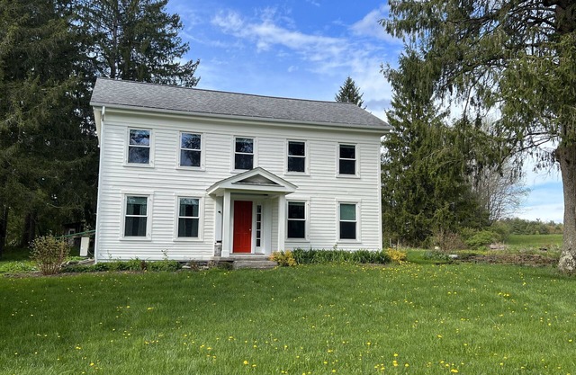 Charming 2-bedroom farmhouse in peaceful Oneonta; 11 min. from All Star Village