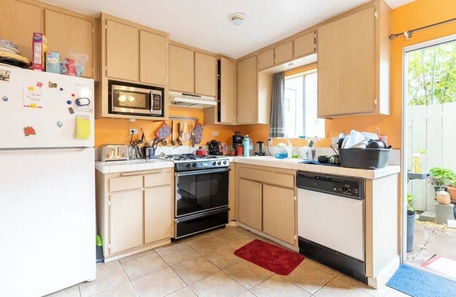 Charming 2-bedroom FURNISHED artsy townhome near Balboa Park and Beaches