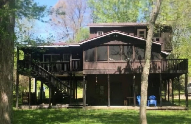 Charming 2-bedroom Greenbrier River house with WiFi, AC in welcoming Talcott, WV