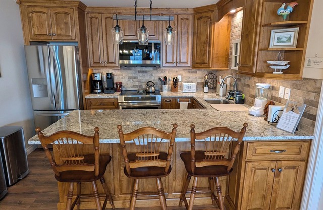 Charming 2-bedroom apartment right on Keuka Lake with all the comforts of home