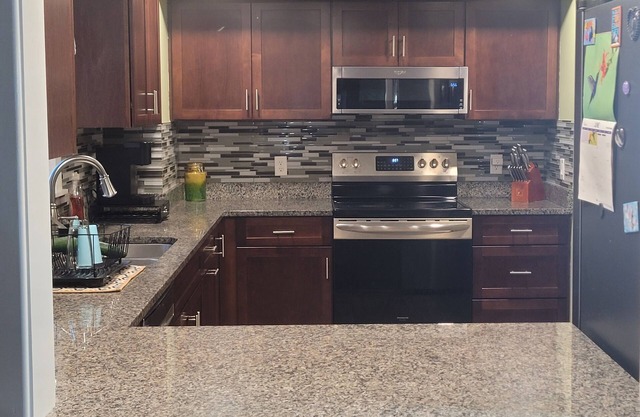 Charming 2-bedroom house in wonderful Bennington with WiFi, AC And More!