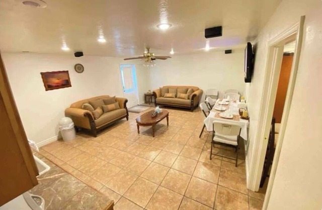 Charming 2-bedroom house with WiFi, AC in delightful Clearfield