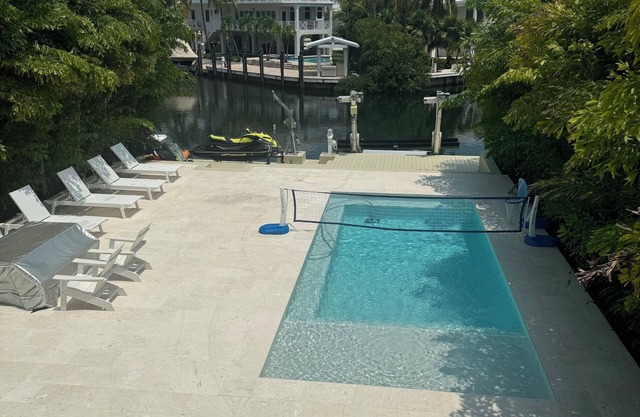 Charming 2-bedroom house in welcoming Islamorada with WiFi, AC