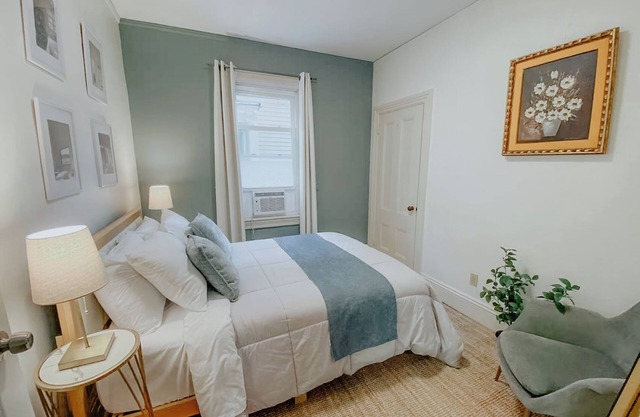 Charming 2-bedroom house super close to Brown & RISD, Wayland Square