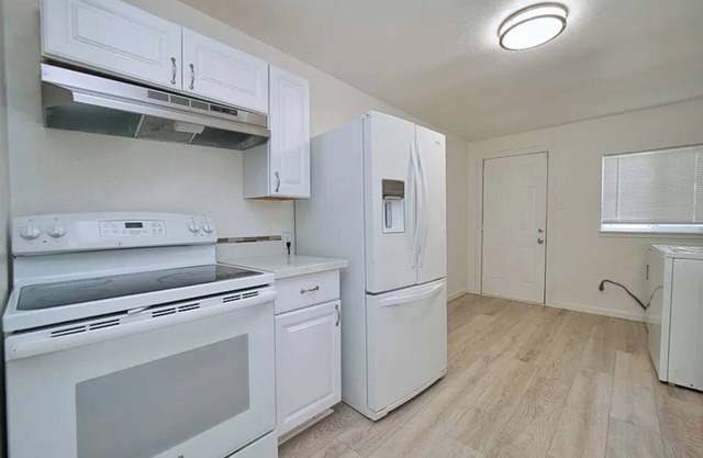 Charming 2-bedroom house with WiFi, AC in welcoming Sacramento