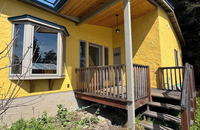 Charming 2-bedroom house in peaceful Santa Cruz with WiFi