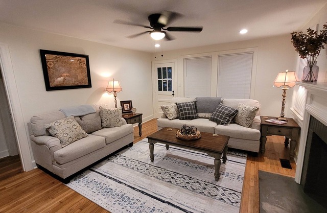 Charming 2-bedroom home in Tuscaloosa close to University of Alabama Campus.