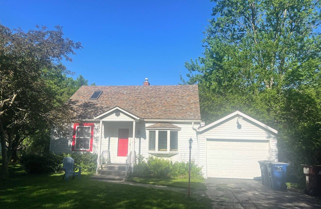 Charming 2-bedroom house with WiFi, AC in awesome Ann Arbor. Pet&Pot friendly