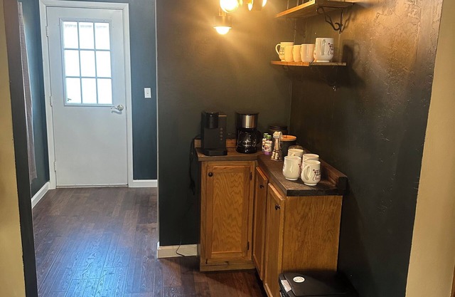 Charming 2-bedroom house in tranquil Clarendon with relaxing courtyard on 1 acre