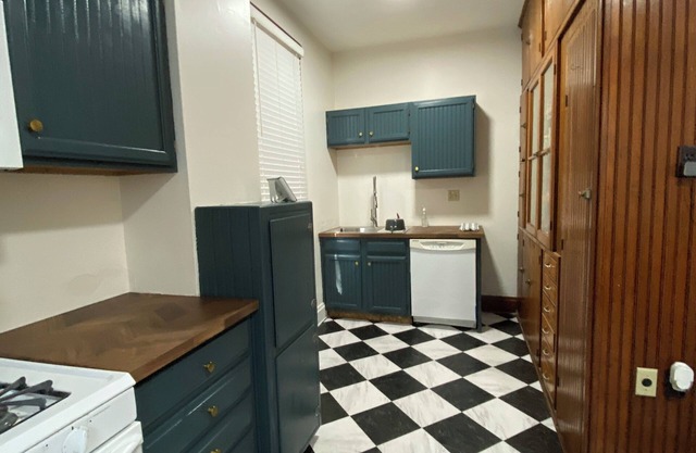 Charming 2-bedroom house with WiFi, off street parking and side yard.