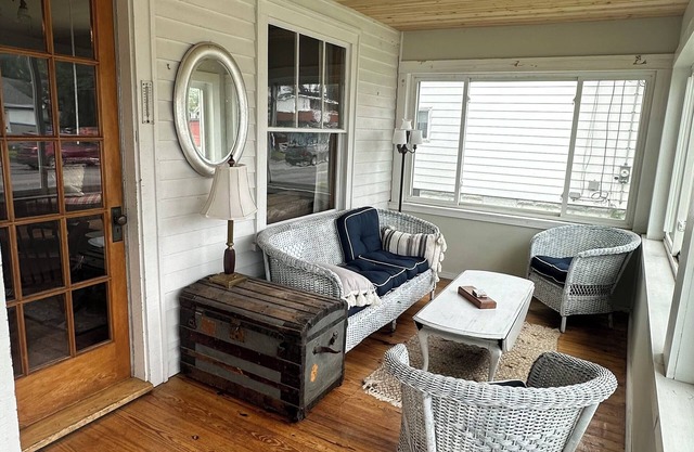 Charming 2-bedroom house with AC, WiFi in enchanting Skowhegan