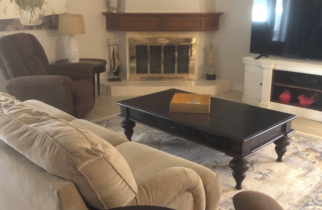 Charming 2-bedroom house in welcoming Sun Lakes with wild horse sightings.