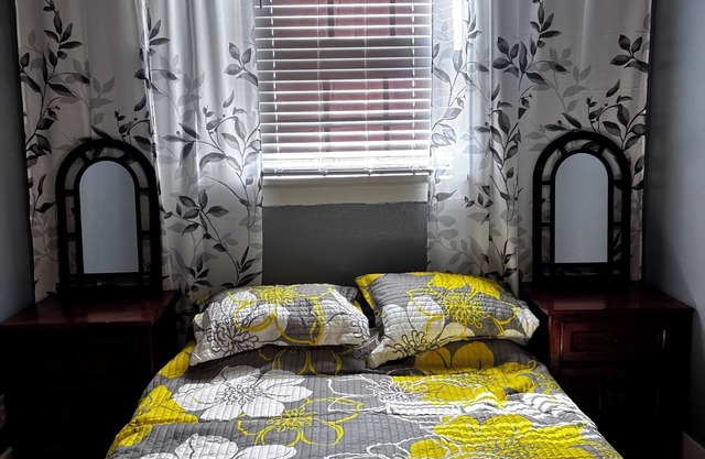 Charming 2-bedroom house with AC, WiFi in serene Van Buren