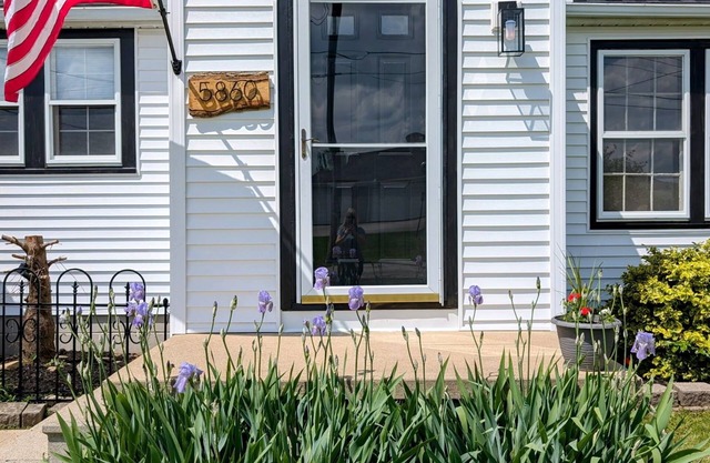 Charming 2-bedroom house in Vermilion. Close to downtown and beach.
