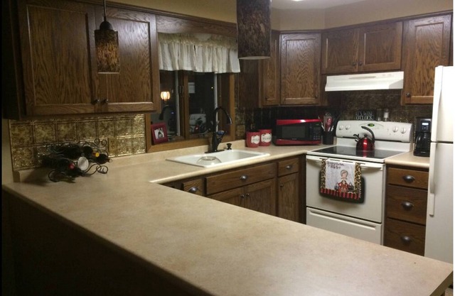 Charming 2-bedroom home 15 minutes to Lambeau Field